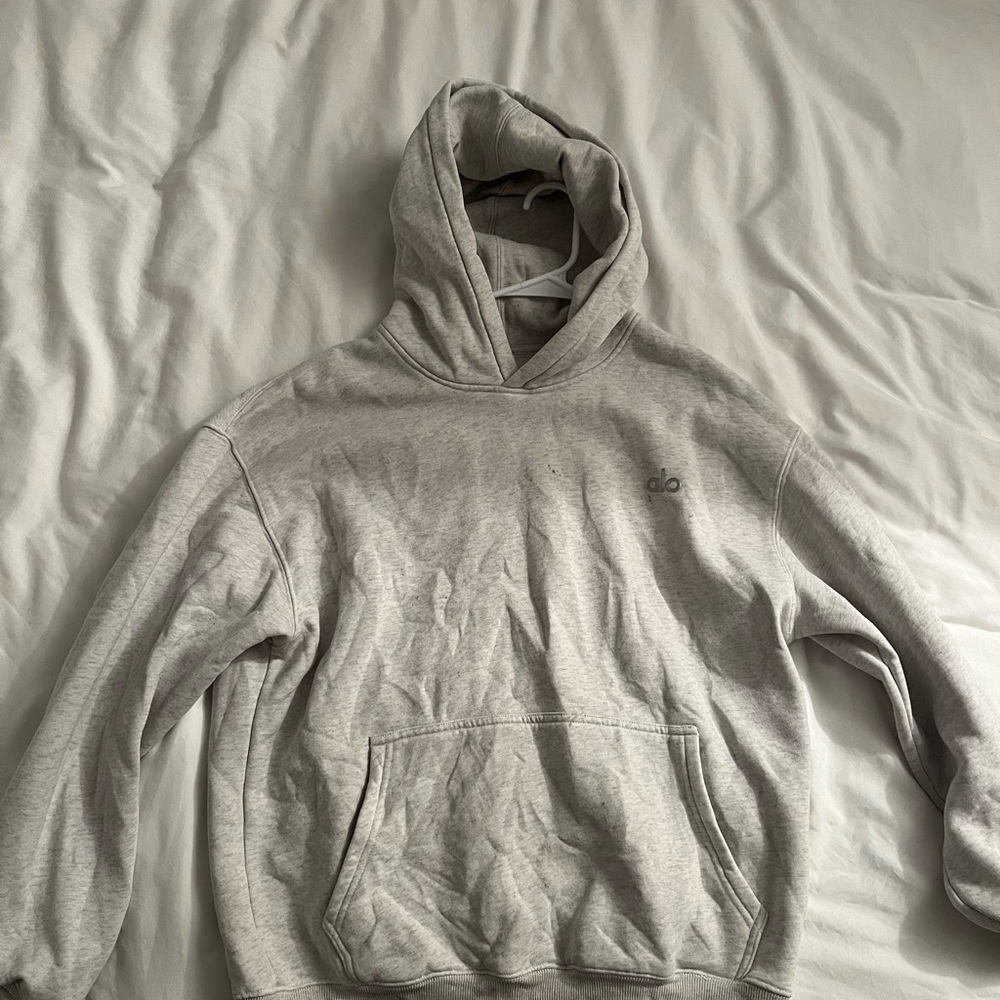 ALO Yoga Men’s Heather Gray Hoodie with Kangaroo Pocket